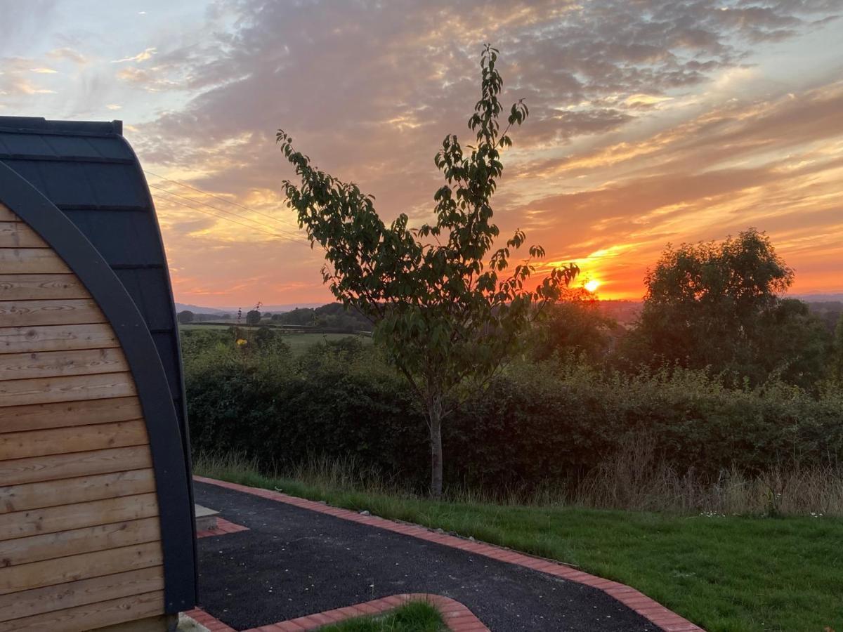 Rabbit Glamping Pod School House Farm Hotel Leighton  Luaran gambar
